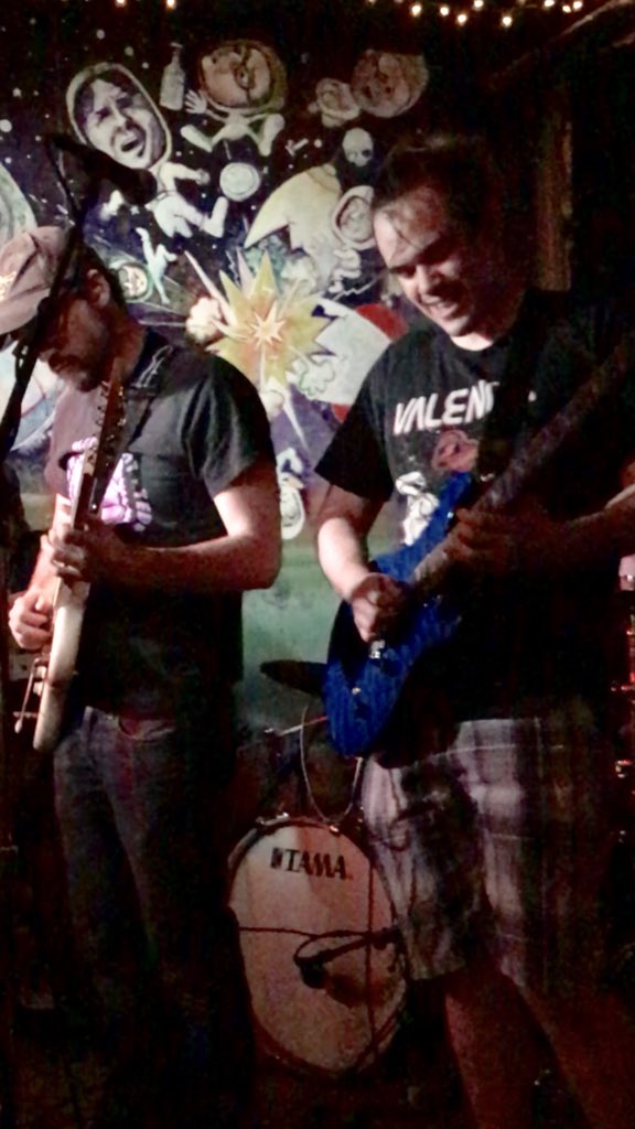 OConnorROCKS's tweet photo. Grape Jam #doubleguitars #graperoom #manayunk https://t.co/tM8gfUWSHU