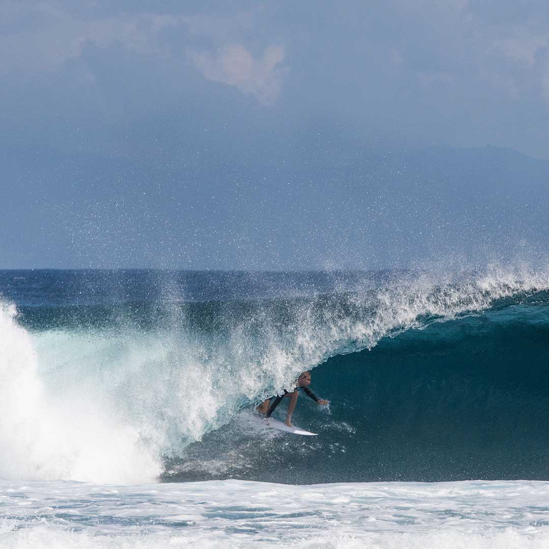 peakwetsuits's tweet photo. @joeygriffiths Spending some time in the Green Room! 
#BehindThePeak #PeakOrNothing https://t.co/MWsJxvNFcN