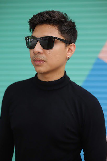 mensaurus's tweet photo. I cannot get over the new collection of sunglasses by @ray_ban! 
You NEED to check them out at #GemPpticians What are you waiting for? It's time to get stylish ;) 
.
.
#Mensaurus #Mumbaisblogger #EyeSpyGEM #EyeWear #Sunglasses #RayBan #EveryLastDetailCo #TheTiltedLens https://t.co/ZvAoyVraDs