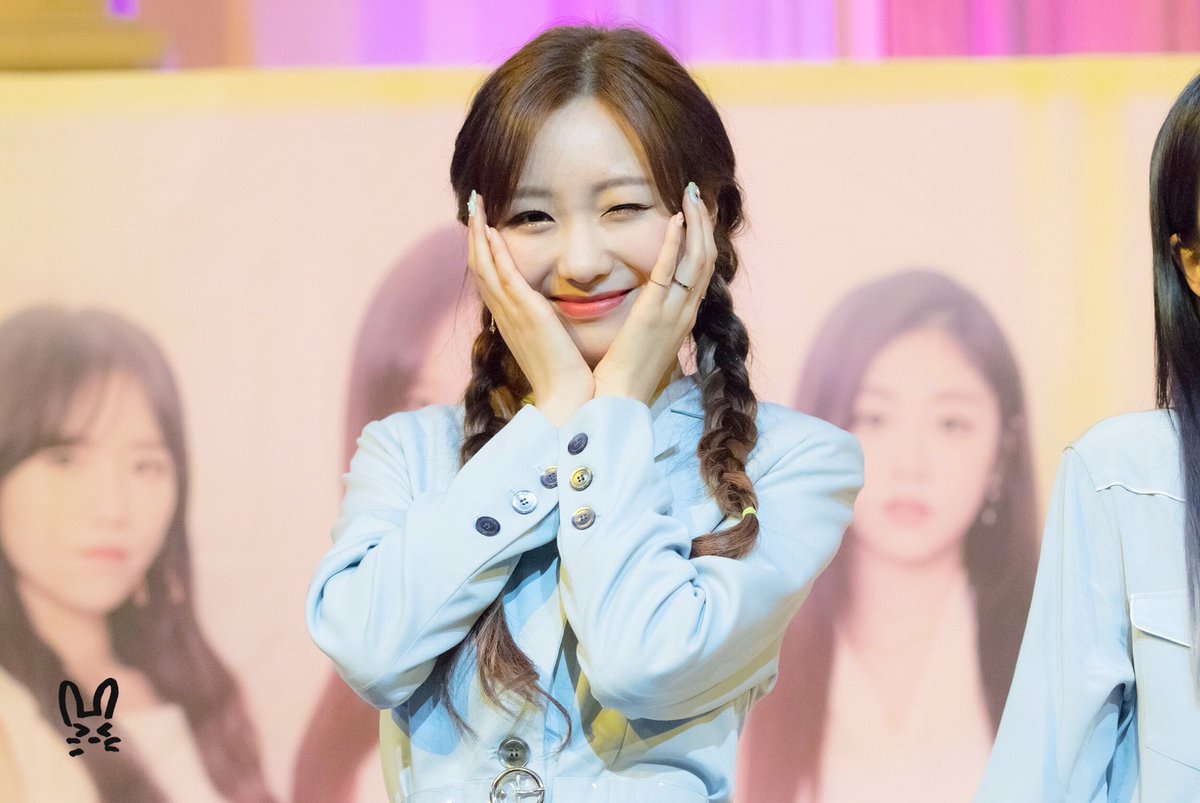 WHITE_RYU_BBIT's tweet photo. 180606 일본 프로모션 🐇 3pic 
#러블리즈 #류수정
#lovelyz #Sujeong https://t.co/GaH63jFa8O