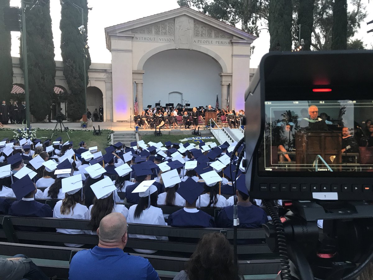 RedlandsUSD's tweet photo. Congratulations to the 2018 graduating class of @RedlandsHighSch! #RUSDGrad2018 #ThisisRUSD https://t.co/kESN1UqGTh