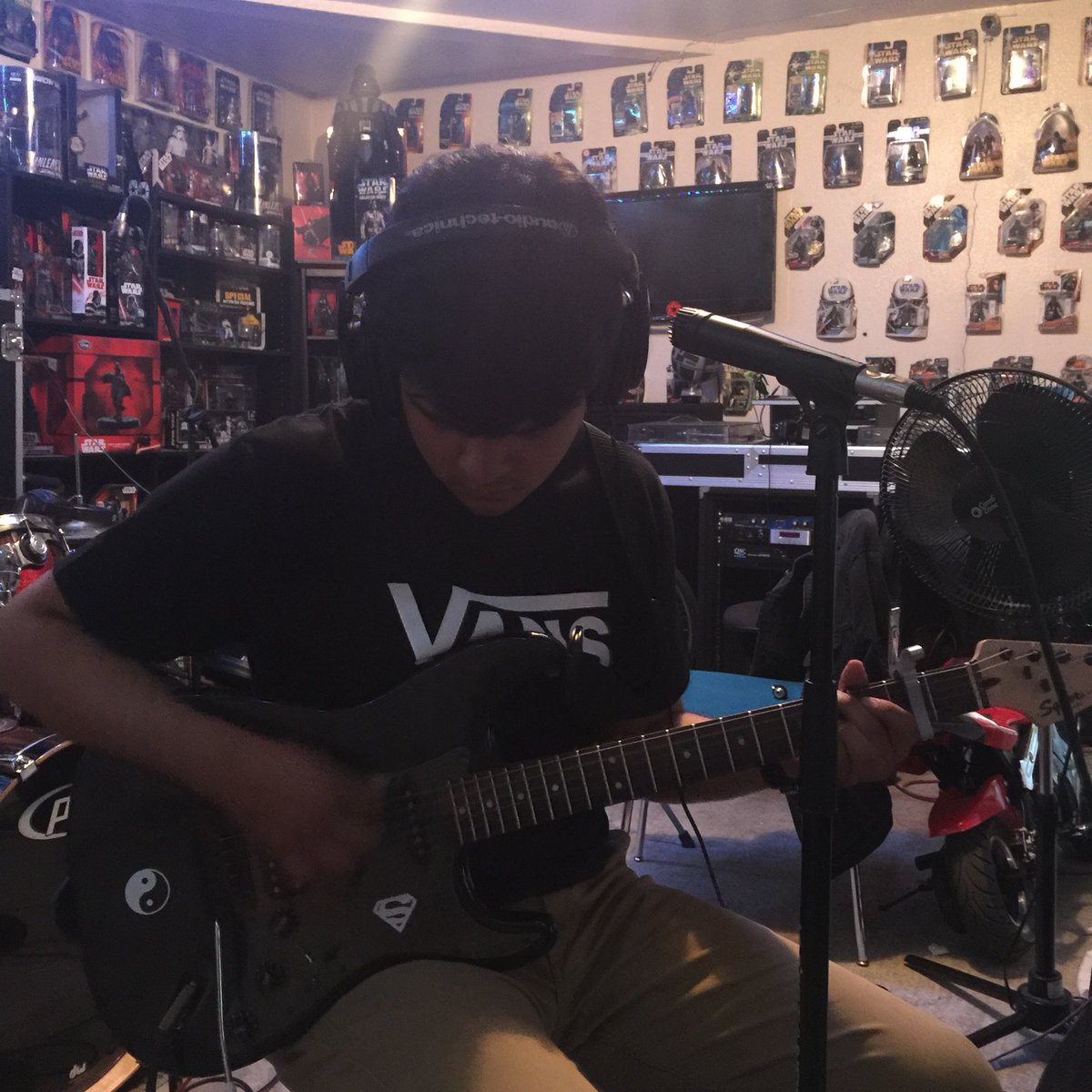 ThePromCrashers's tweet photo. Recording at the studio yesterday !@mutemanrecords 🤘
#Music #Musicians #Independent #Bands #SupportYourLocalArtists #SupportYourLocalBands #Guitar #drums #Recording #LogicPro #AlternativeRock https://t.co/lMqCP9BKDy