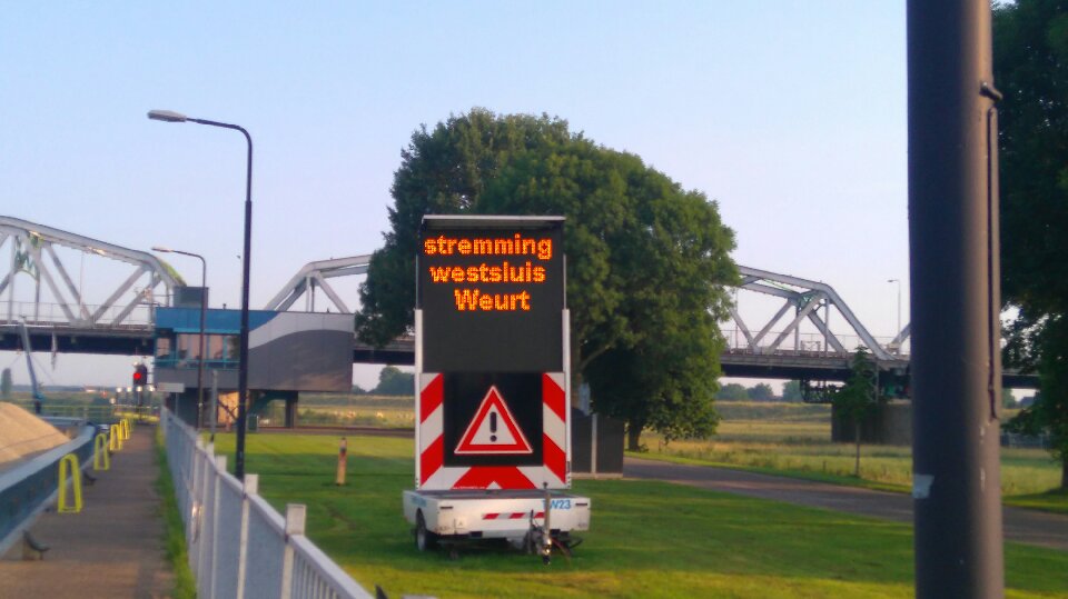 VLW_Joost's tweet photo. Tot 24 juni zijn er diversen #stremmingen van sluis #Weurt, voor meer informatie zie:https://t.co/ueRYh5fWIX https://t.co/NoPNJ5wzAN