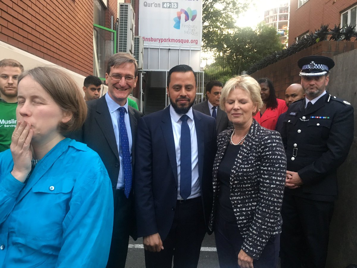 NeilJamesonUK's tweet photo. Magnificent evening #Iftar @MuslimWelfareH1 & @FPMosque with @harakha @Toufikkacimi1 @KozbarM @Anna_Soubry @AndyHull79 @jeremycorbyn @Carina_Crawford & Dominic Grieve - there were no @CUKPublicLife #MissingMuslims tonight! #ramadankareem2018 https://t.co/9hQJ4zWi1n