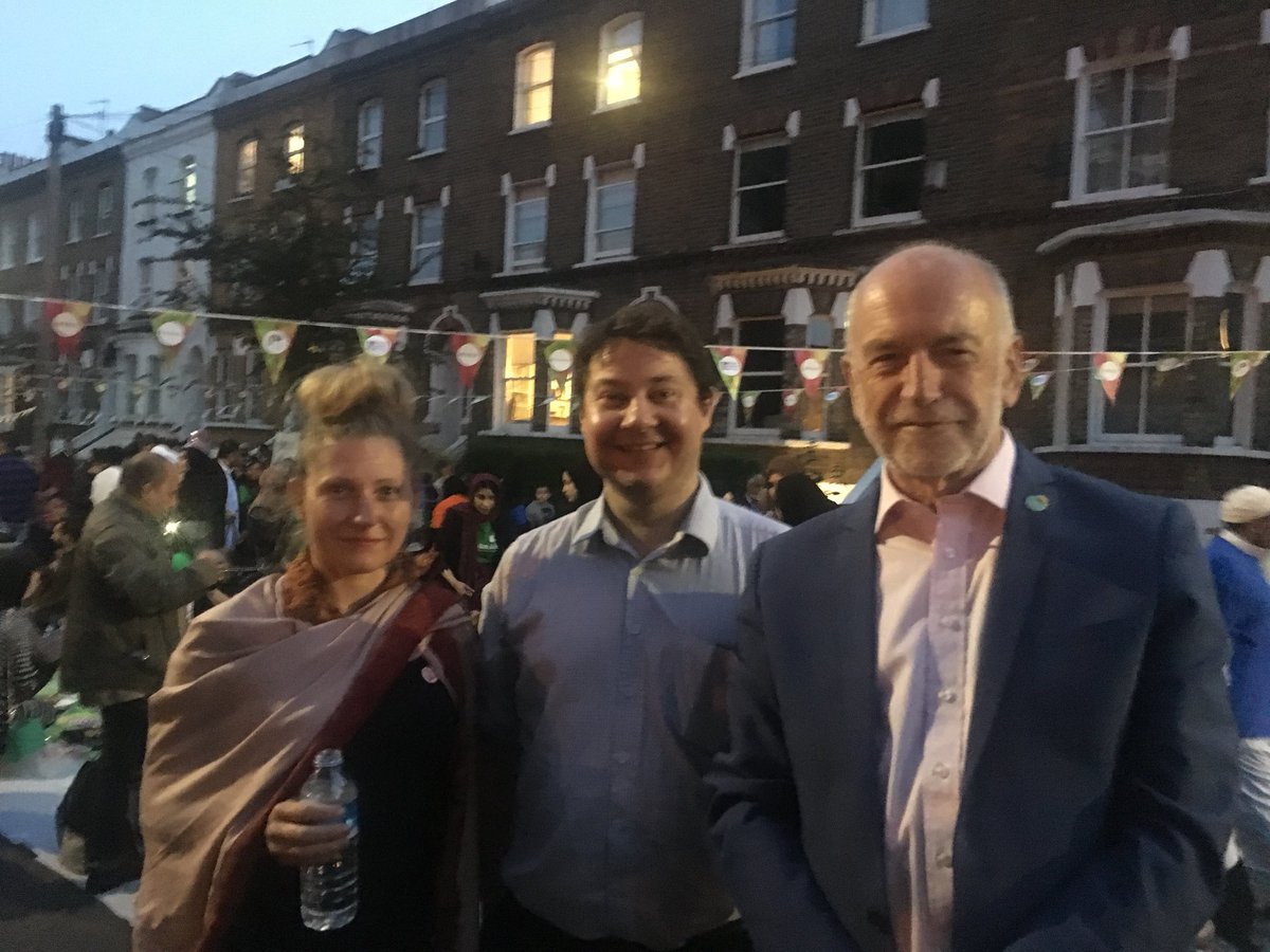 NeilJamesonUK's tweet photo. Magnificent evening #Iftar @MuslimWelfareH1 & @FPMosque with @harakha @Toufikkacimi1 @KozbarM @Anna_Soubry @AndyHull79 @jeremycorbyn @Carina_Crawford & Dominic Grieve - there were no @CUKPublicLife #MissingMuslims tonight! #ramadankareem2018 https://t.co/9hQJ4zWi1n