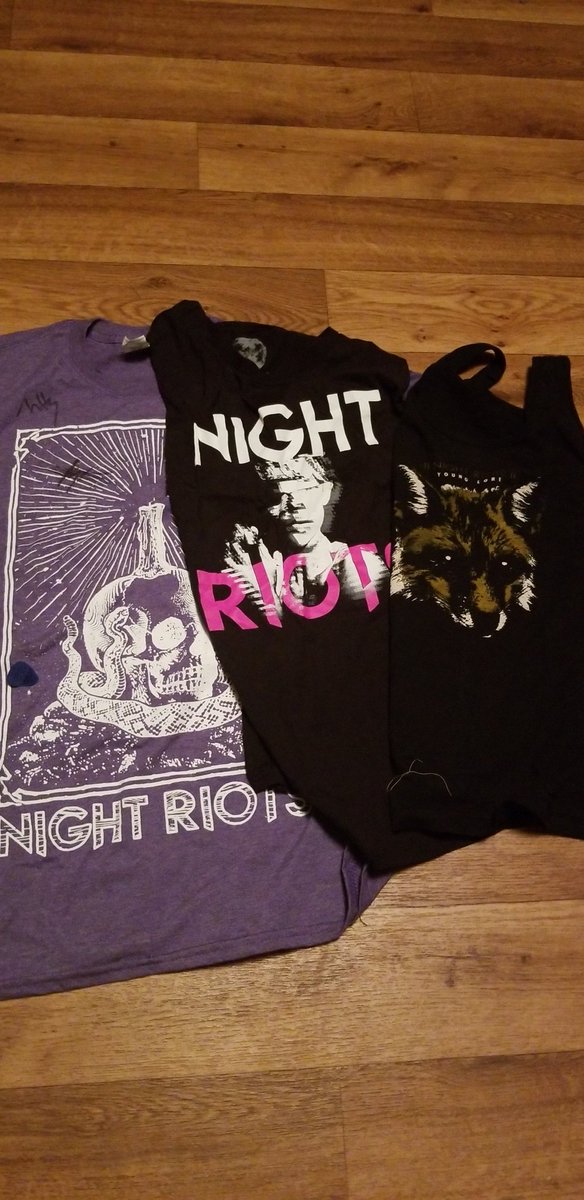 CosplayYamii's tweet photo. @nightriots it was a pleasure to see you perform! 💕 Love your merch! Your music touched my soul to point made me cry 😍 you were amazing! Soooo humble !!! https://t.co/qmVfRDyRbm