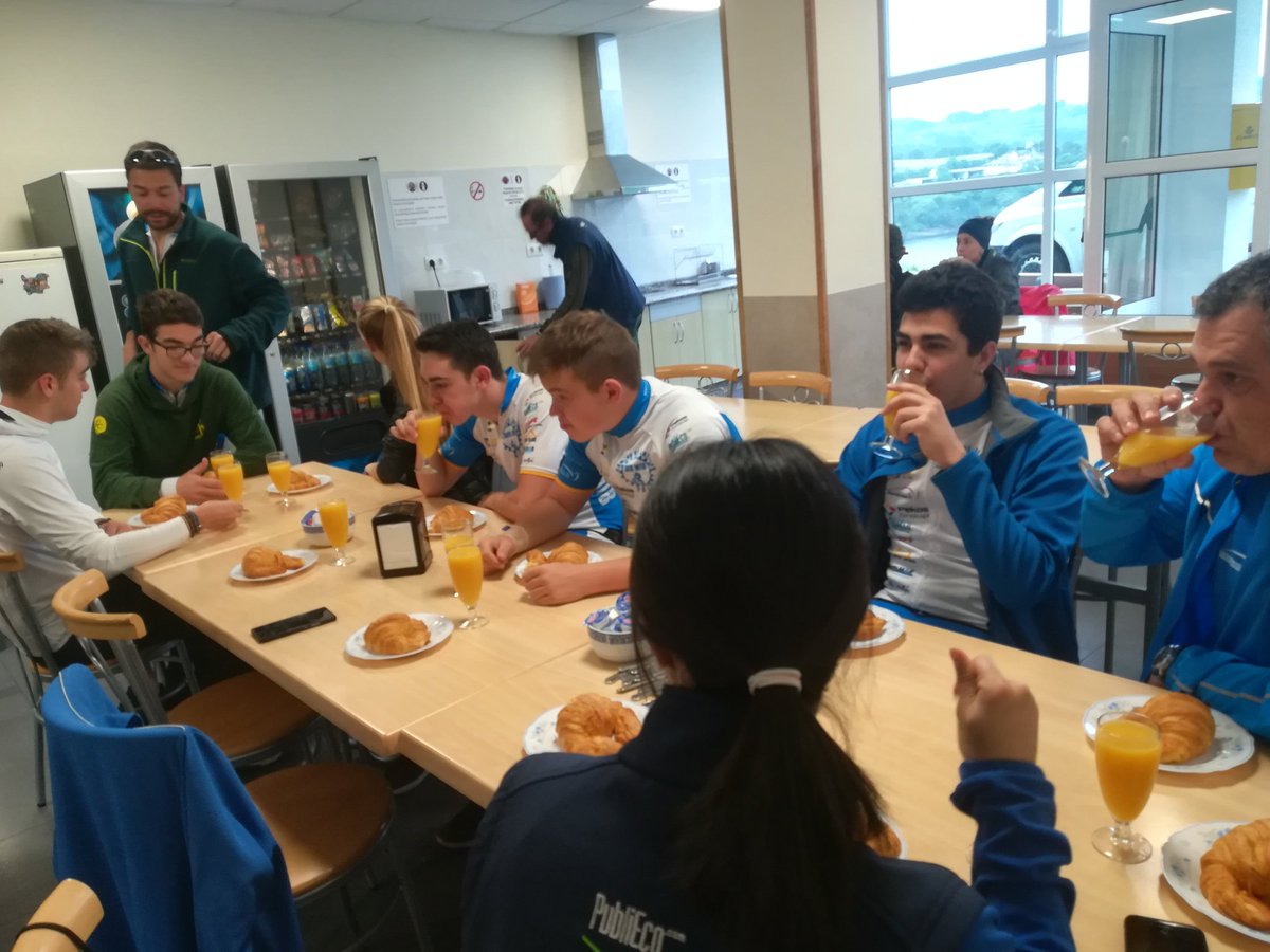 MtbSek's tweet photo. ¡¡Desayunando ya!! Hoy haremos de Portomarin hasta Melide, 40km 520m de desnivel positivo y 420m de desnivel negativo. Hoy se nos ha unido nuestro director el señor Prata, ¡esperemos que lo disfrute tanto como nosotros! 💪🏻🚲 #cycling #CaminodeSantiago2018 #goals @SekCatalunya https://t.co/UfNacebkvl