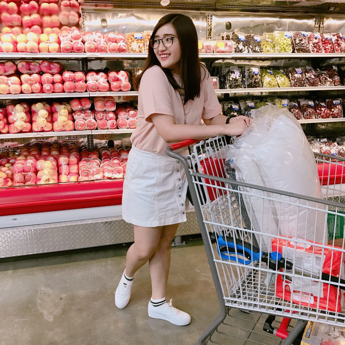 keyzhaang's tweet image. grocery shopping with pepi 😂😂😂 lol 🙈🙈 okey bye haha 

#igot7selcaday #GOT7 #갓세븐 #dafBAMA2018GOT7 @GOT7Official