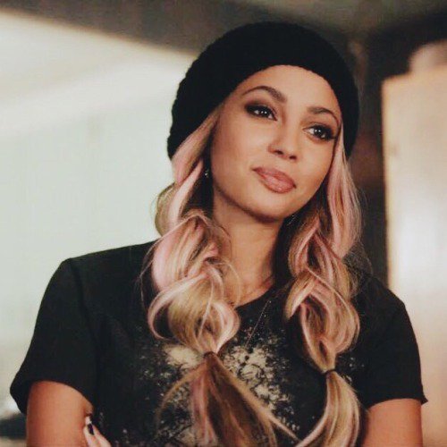 xFav_Characters's tweet photo. Antoinette "Toni" Topaz // Riverdale https://t.co/iqlxmOa0QG
