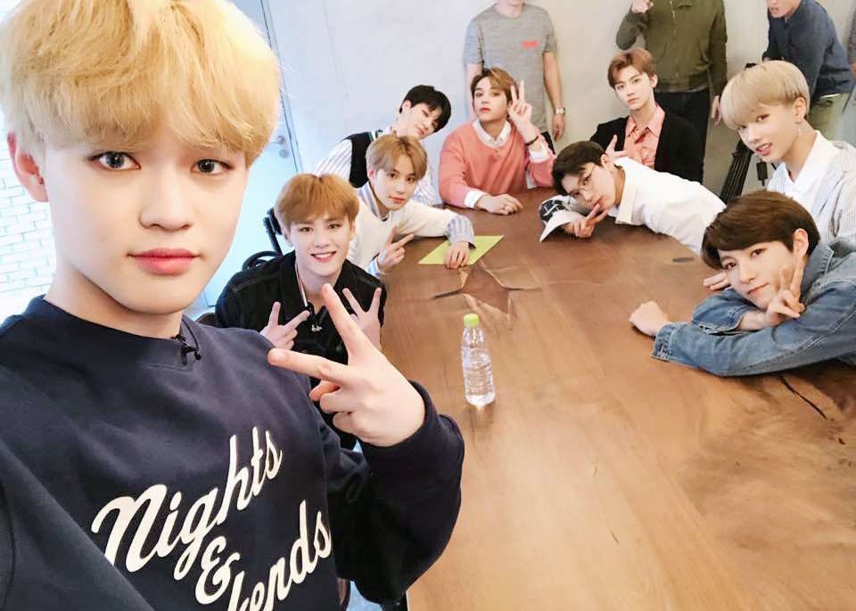 NCTsmtown's tweet photo. 여러분 ~ 우리 게임 많이 했어요 ㅎㅎㅎㅎ 많이 기대해 주세용 ~~ 저 진짜 잘해요 ㅋㅋㅋㅋㅋㅋㅋㅋㅋ -러러 

💚NCT MINIGAME #1_ Guess the Song💚
📝TODAY🕔7PM (KST) https://t.co/0i0ULhK54u