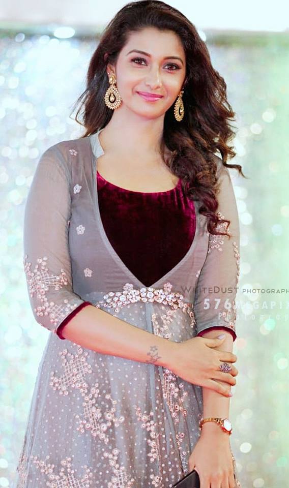 cinemaactress's tweet photo. WOW, Beauty @PriyaShankar89 😍
#KCA #KollywoodActress #PriyaBhavaniShankar https://t.co/w56PE0olhb