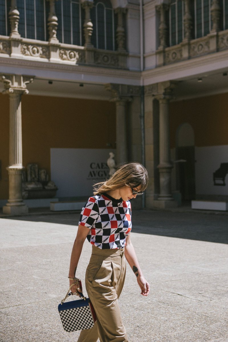 ¡Buenos días! Comenzamos el viaje con <a href="/MerBellido/">Mercedes Bellido</a> y sus "Postales desde... Zaragoza". La artista española  traza para <a href="/VogueSpain/">Vogue España</a>  una guía de viaje por la capital aragonesa. ¿Te vienes? 😉
ow.ly/sQEX30knEMK #AragónTurismo #Zaragoza