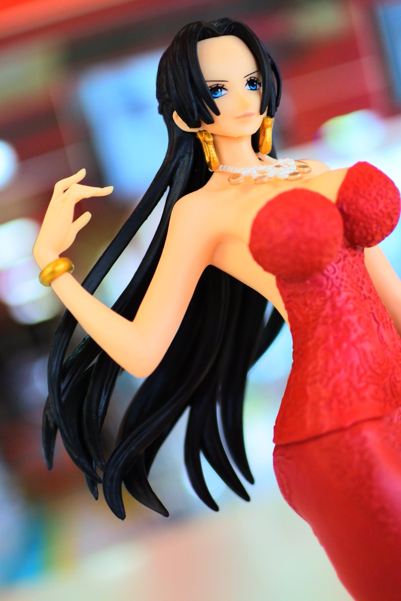 セガ岡崎 Auf Twitter プライズ ワンピース Lady Edge Wedding Boa Hancock ワンピースフィギュア新シリーズ第1弾 海賊女帝ボア ハンコック様 約25cmの大きめでかつドレスの刺繍や透け感まで細かく再現されています カラーはレッドとホワイトの2色