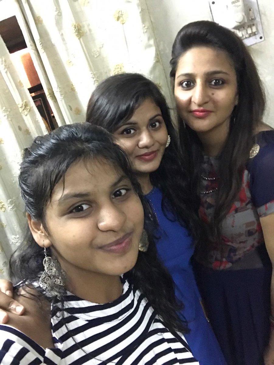 ayushibansal826's tweet photo. @MiaByTanishq The squad of sisters hold the best frnd goals as well as sometime plays a mother role in ur life so lucky to have such sisters not only by blood but also by heart❤❤❤❤ sister less squad more💋💋💋 @aku1995ankita #StyleSquadGoals https://t.co/TGgsHV3zr8