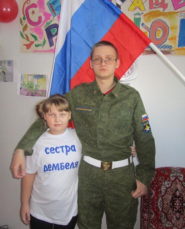 Infuzoria228's tweet photo. Есть у меня знакомый с России, так вот его фотка после дембеля https://t.co/OuVRZFZfqe