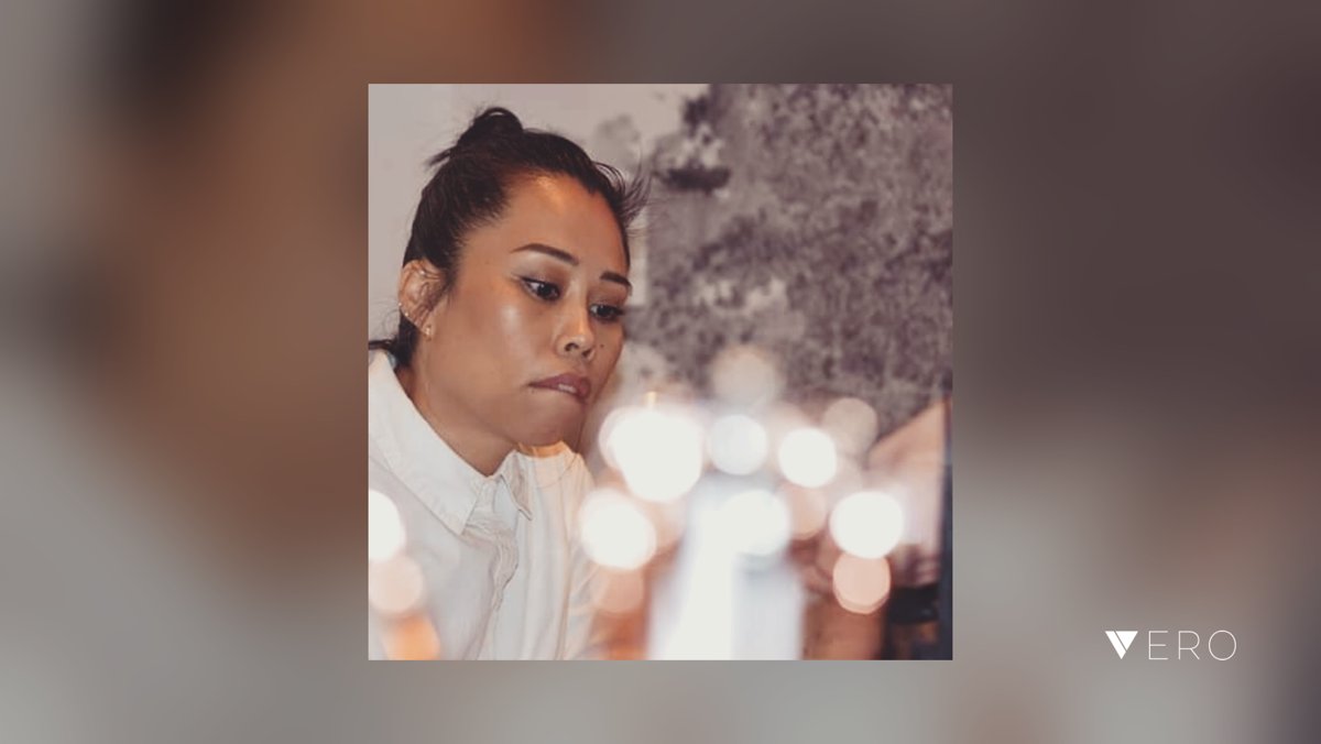 CBDcompany's tweet photo. Peep that focus! 👀
•
This is a behind the scenes shot during a Basic Strip Lash Design course in New York City. 🌃
•
•
The Curve Beauty Design Institute not only provides training in our exclusive techniques but also educates beauty pro… @VeroTrueSocial https://t.co/3g0tWmXTey