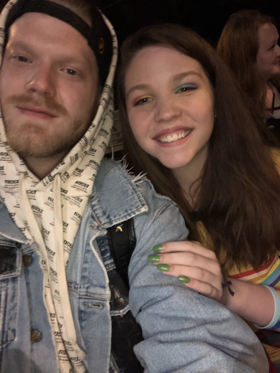 softarig's tweet photo. OH MY GOD YOU ARE THE SWEETEST MAN IN THE ENTIRE WORLD I LOVE YOU SO MUCH AND YOU SAID YOU LOVE ME THANK YOU FOR CHANGING MY LIFE @scotthoying #SFDEN https://t.co/vpuu1CA4Zz