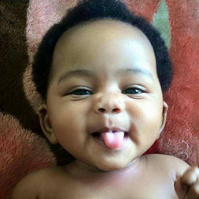 DMaphatsoe's tweet image. Love u babe