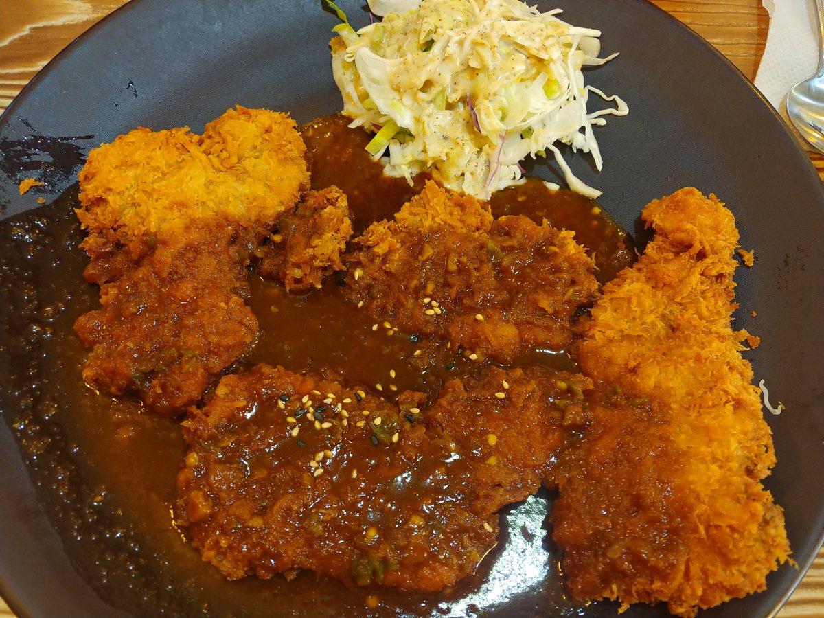 HaeJinSong_GBT's tweet photo. 🍴Best restaurants in Mohyeon🍴

Let me introduce you to the famous restaurants in Mohyeon.
Here is "HaHa tonkatsu"
This restaurant is located two minutes straight at the entrance to the school.
The menu I ate is...
1. 매운 왕돈까스
2. 냉모밀
3. 돈까스 라멘 https://t.co/jJ3WMUvsZs
