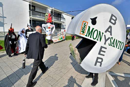 KriegPlanque's tweet photo. Travail sur le langage et enjeux d'invisibilisation : le nom propre au service de la communication et de l'image #nom #marque #dénomination #nompropre « La marque Monsanto va disparaître » #Monsanton #Bayer #pesticides cc @genefutures : https://t.co/nryygHNP0u https://t.co/gV93qmiivo