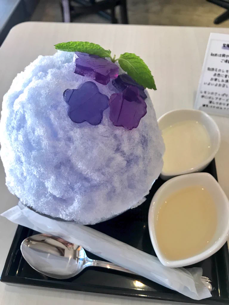 可愛すぎて食べられない！！　アジサイをイメージしたかき氷の食べ方がファンタジーすぎる！！