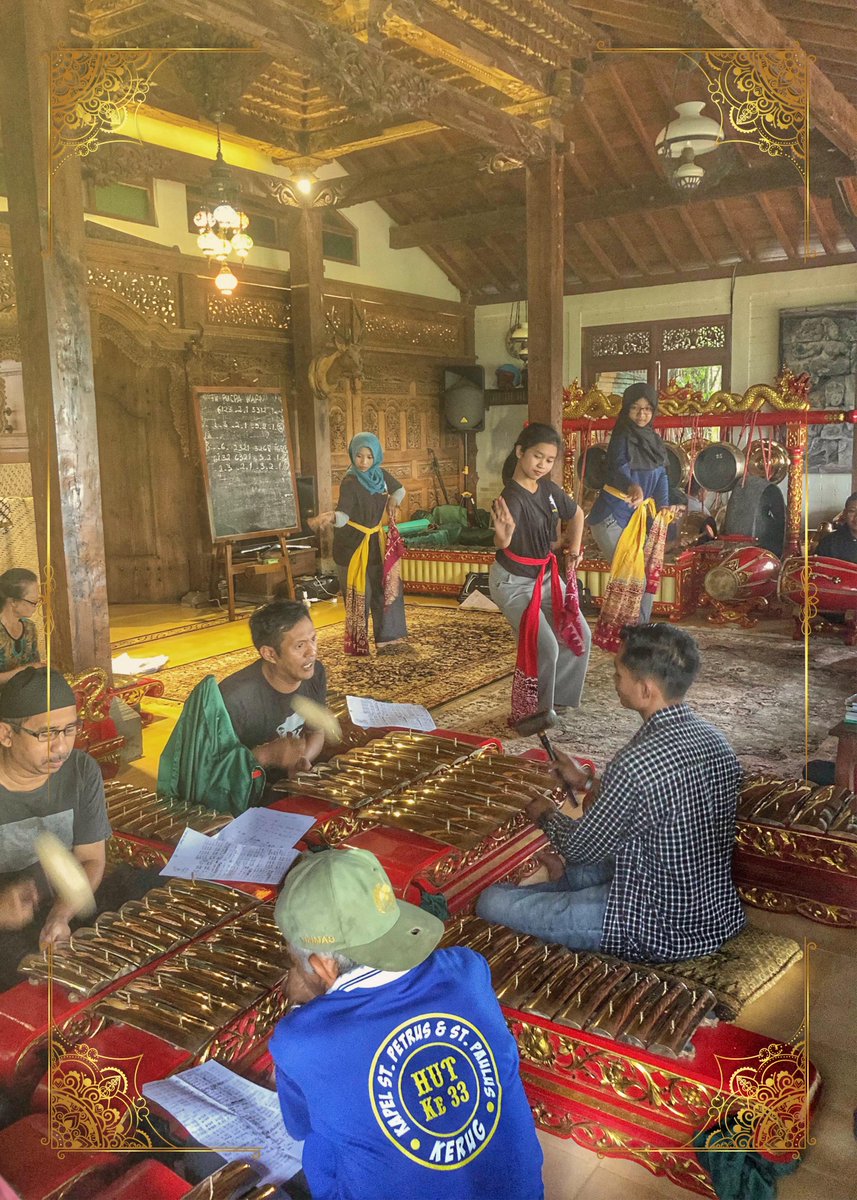 VillaBorobudur's tweet photo. Gamelan #MagnificentJava - https://t.co/OoQGew5W9J https://t.co/e79sJXB13z