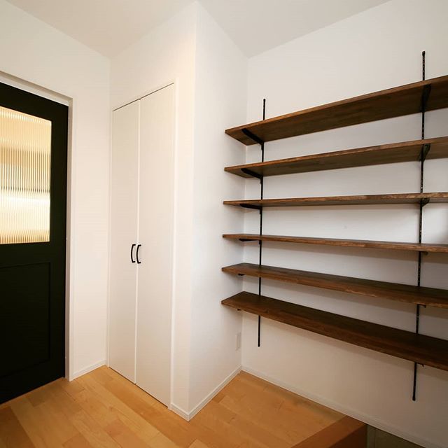 しあわせや 長野市若穂の工務店 Twitter પર 玄関ホール シューズクロークではなく 収納棚を作りました しあわせ家 田尻木材 田尻木材株式会社 新築 工務店 リフォーム お庭 玄関 玄関ホール 収納棚 森のしずく Sachiyacafe Shiawaseya 施工事例 T Co