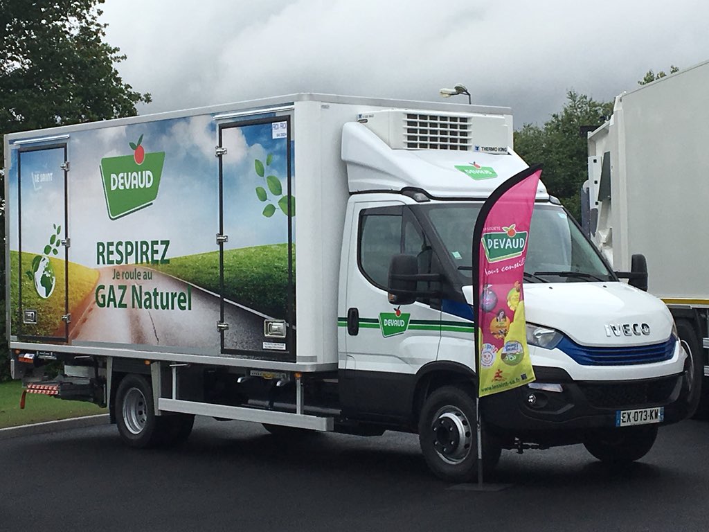 Cerlesjf's tweet photo. @a_leboeuf lors de l’inauguration de la station gnc de la Roche sur Yon, rappelle les ambitions de déploiement de 12 stations sur la vendée. Le potentiel de production biomethane en vendée doit permettre de ne distribuer que du #bioGNV à horizon 2025. #GRDF #biomethane https://t.co/GBzLrfUahy