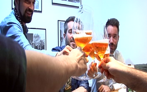 lhdigitalh's tweet photo. #EN5MINUTS #REPORTATGELH Us presentem a @ClubCerveceros on un grup d'amics comparteixen tot allò que té a veure amb el món de la cervesa. https://t.co/aoqd3VsWg4 https://t.co/YEhiJEhH2H
