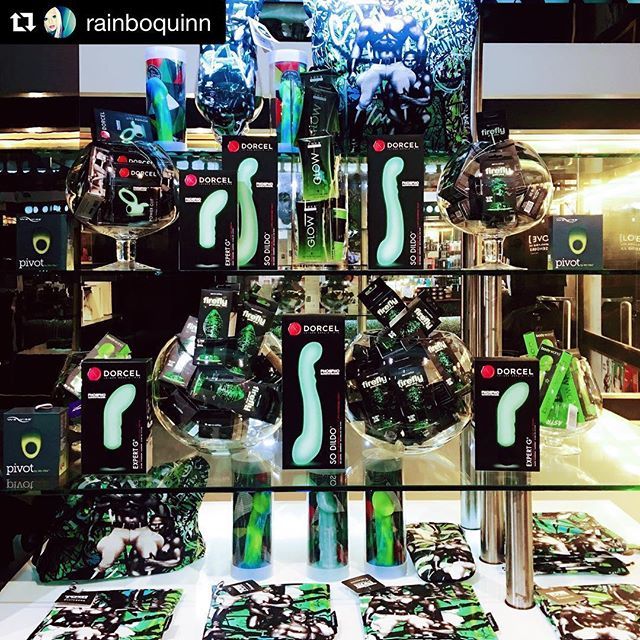 maxblacksydney's tweet photo. #Repost @rainboquinn with @get_repost
・・・
Sex toyz for aliens 👽💚👽
#glowinthedark #alienpeen #visualmerchandising #glowingdildos #todaysdisplay #tomoffinland #glowinthedarkbuttplug https://t.co/fSbFx8fGvI