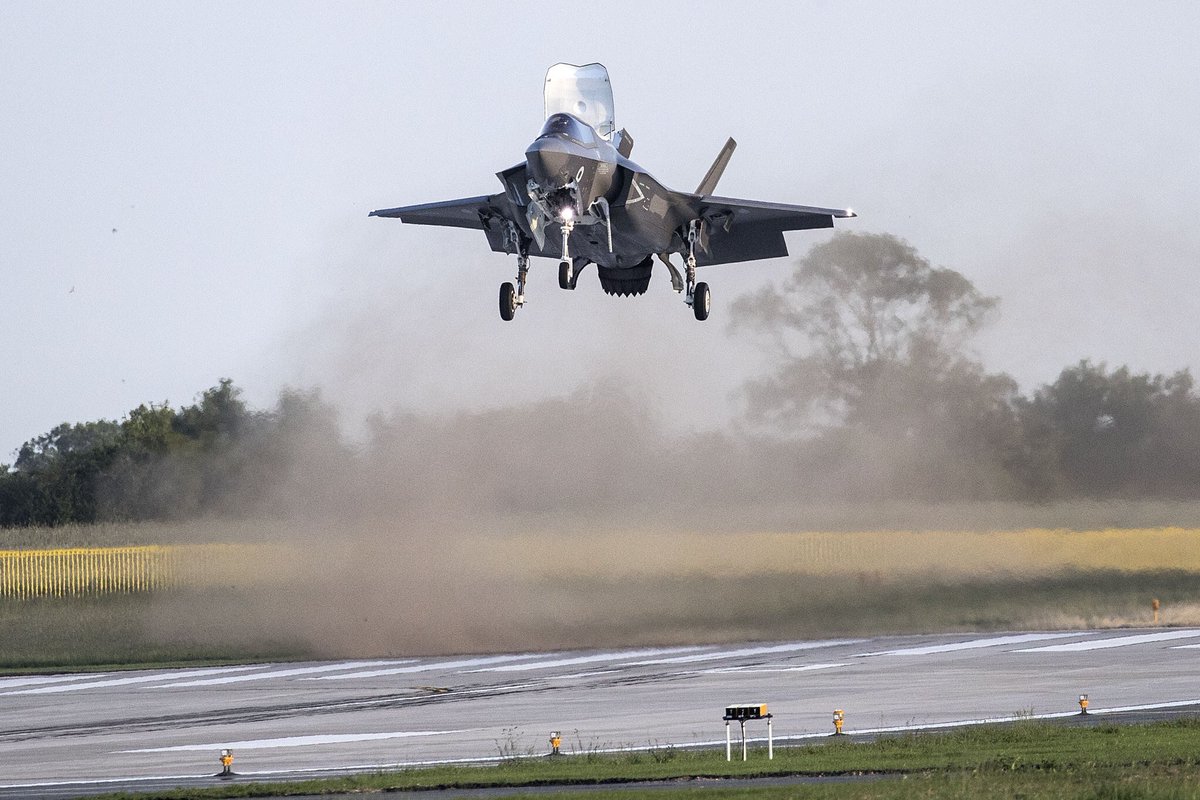 As well as a huge step forward into the future for the <a href="/RoyalAirForce/">Royal Air Force</a>...🇬🇧

....the best thing about <a href="/thef35/">F-35 Lightning II</a> Lightning arriving at RAF Marham yesterday is that <a href="/ChinookDisplay/">RAF Chinook Role Demonstration Team 2026</a> is no longer the coolest aircraft that hovers! 

#ThursdayThoughts #F35UK