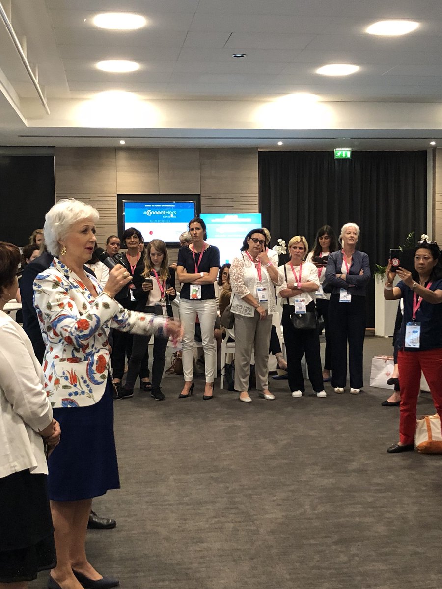 marieeloyfdeb's tweet photo. 79% des femmes entrepreneures se lancent sans aucun financement. Pour bouger les lignes et permettre de voir grand et créer des entreprises viables, @mccapobianco @mabanque_bnpp annonce ✨ 2 milliards de crédits dédiés aux entrepreneures 👏👏👏
@ConnectHers #OnBougeEnsemble https://t.co/7QWL0D4Ncl