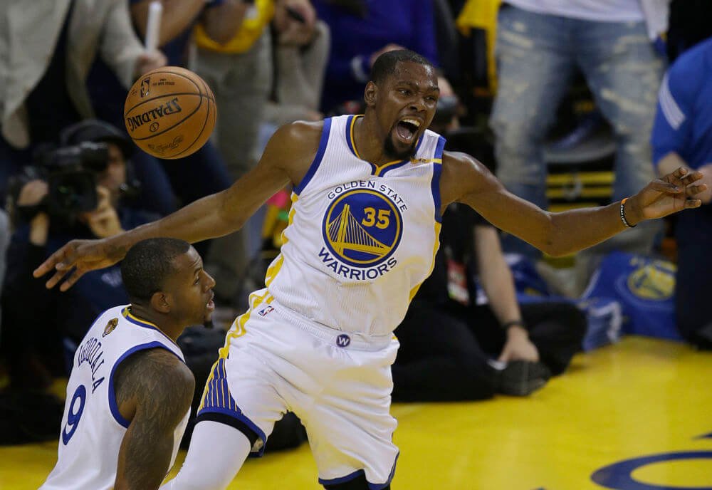 impel_report's tweet photo. Kevin Durant reminds NBA Finals he’s an MVP too, carries Warriors to 3-0 series lead
#DubNation #NBAFinals #NBAPlayoffs #News #Latestnews #Impelreport
https://t.co/dmn7e1m9tO https://t.co/xzAAUa0sGz