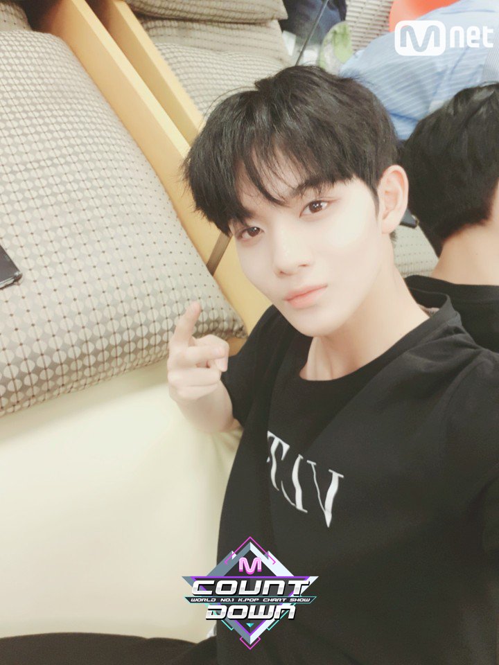 MnetMcountdown's tweet photo. 정말 셀카만 봐도 꿀 잼입니다 #남바완~이에요 남바완! #워너원 #박지훈 #배진영 #라이관린 군의 셀카 업로드 해 드립니다! (소근소근) 다음 주! 스페셜한 스테이지....(힌트 소근소근) 기대 많이 해 주시고요~이따 #켜줘 무대로 먼저 만나요! https://t.co/1Fy3wfo8we