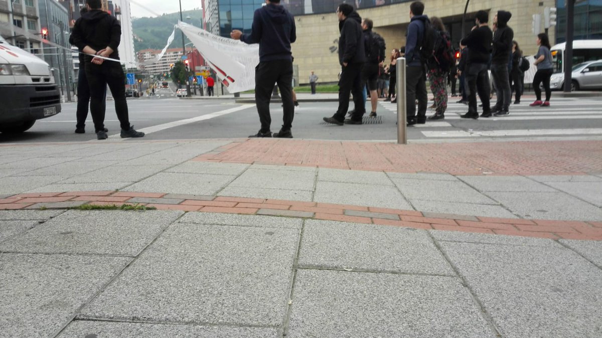 ErnaiBilbo's tweet photo. Altsasuko gazteen atxiloketaren kontrako bidemozketa gaur goizean.

Muntai polizialik ez!
#AltsasukoakAske https://t.co/pdnM6UovZr