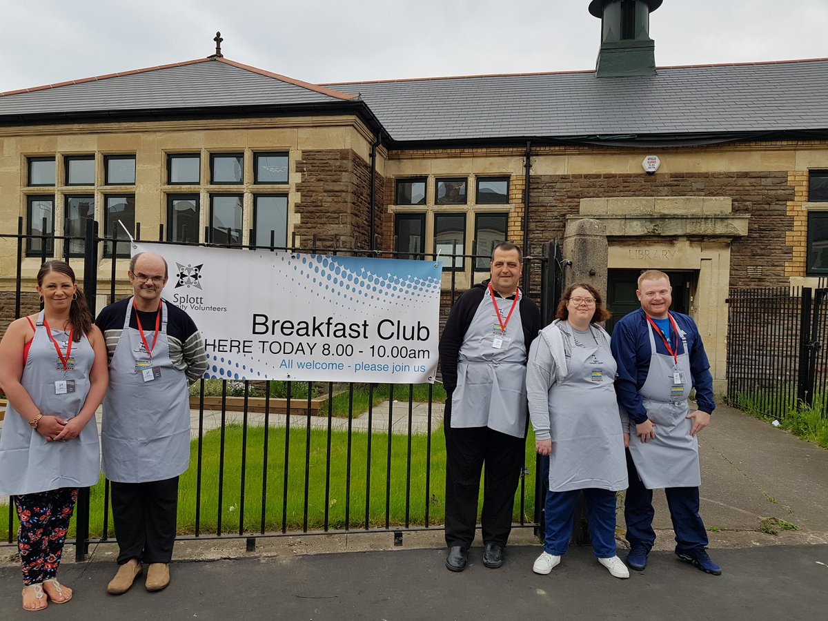 Come and join the #slottcommunityvolunteers at the #breakfastclub this morning. We will be serving breakfast from 8am-10am for everyone at the #oldlibrarysplott. #community #volunteers #breakfast #communityfood