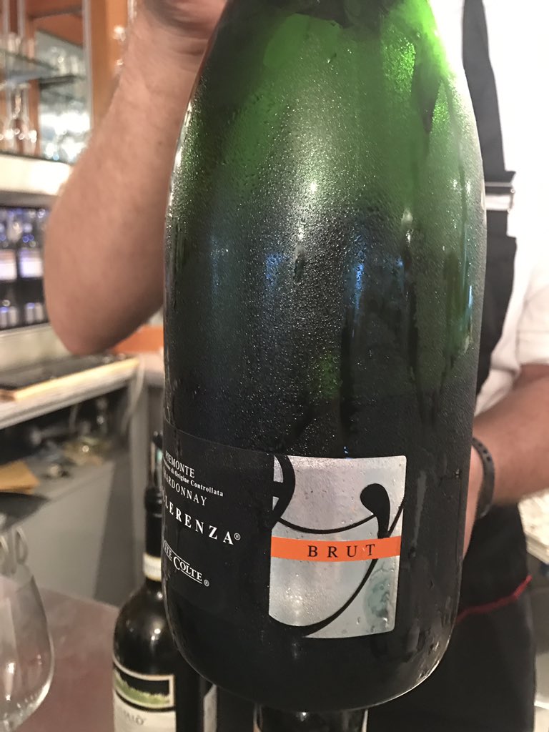 AgenziaGr's tweet photo. I vini di #cantina @Terredavino #chardonnay #brut 6 mesi su #lieviti #delicato #profumato #barberadasti #superiore 6 mesi in botte+6 in bottiglia #barberadasti solo acciaio #altalanga prima produzione nel 2020 #lalunaeifalo #vitecolte #wine #winelover #barricaia ❤️tutta Barbera https://t.co/sxUBXEIr7T