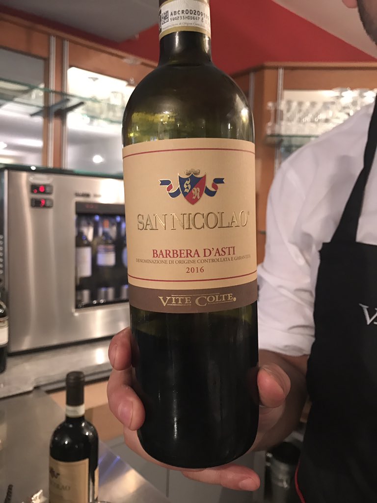AgenziaGr's tweet photo. I vini di #cantina @Terredavino #chardonnay #brut 6 mesi su #lieviti #delicato #profumato #barberadasti #superiore 6 mesi in botte+6 in bottiglia #barberadasti solo acciaio #altalanga prima produzione nel 2020 #lalunaeifalo #vitecolte #wine #winelover #barricaia ❤️tutta Barbera https://t.co/sxUBXEIr7T