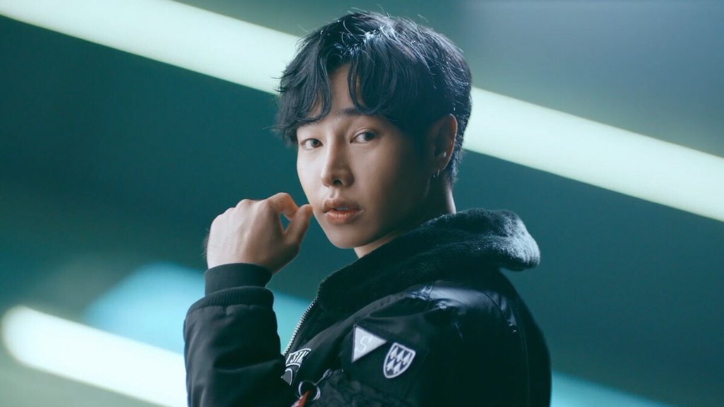 AIS_Thailand's tweet photo. #AIS เปิดตัวพรีเซนเตอร์ #แบมแบม #GOT7 ประกบ #เป๊กผลิตโชค ยกทั้งคู่เป็น Persons of Consequence หรือบุคคลทรงพลังในโลกโซเชียล ร่วมตอกย้ำคอนเซ็ป “ก้าวข้ามทุกขีดจำกัด”  มั่นใจในพลัง #นุช  และ #อากาเซ สามารถสร้างแรงบันดาลใจให้กับคนรุ่นใหม่ #AISNEXTGxPECKBAMBAM https://t.co/L0q3jjwf3x