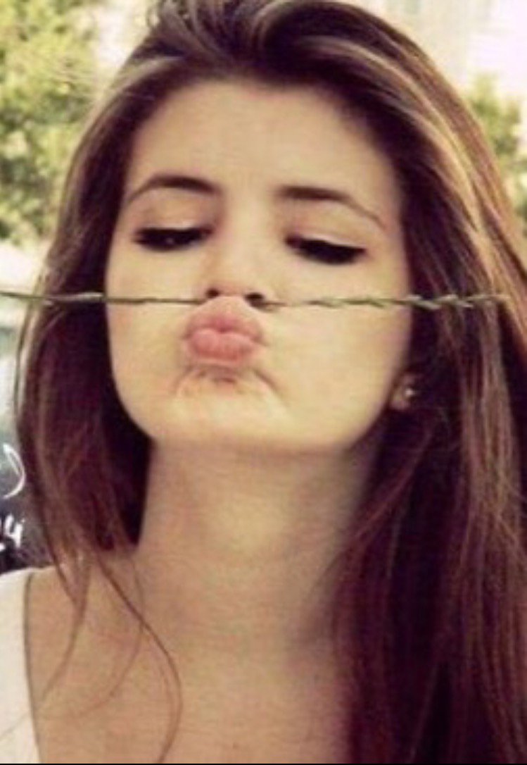 ترجيت القلب لو مرة يوقف معي ضدك ….
لقيت القلب يعاندني و يموت فيك و يحبك...♥️🖇