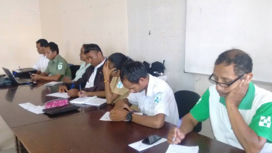 MdSTimorLeste's tweet photo. Director of Ermera Health Services gathered Chiefs of Health Posts #Railako #Ermera #Hatolia #Letefoho #Atsabe #Gleno w/EPI Expanded Program of #Immunisation 4 preparations ahead of National Immunisation Campaign #Measles #Rubella #Polio #TimorLeste from 2-14 & 16-30 July 2018. https://t.co/P8Vl8gMp1j