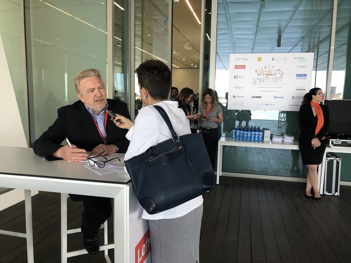 Bon dia. Good morning.
Smart Cities for Smart Citizens.