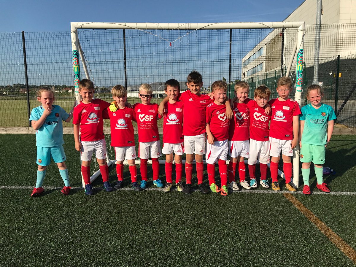 allstarcoaching's tweet photo. Great little derby between our Saturday and Sunday ASC Madrid teams last night. Some of the passing and movement was fantastic to watch 👏🔥⚽️ #ASC 🔴⚪️⚫️ @ASC_U7 https://t.co/hq6qmxx1yK