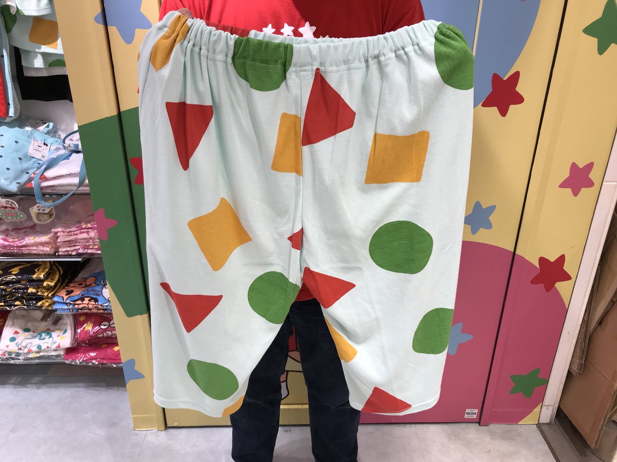 ট ইট র 公式 クレヨンしんちゃんオフィシャルショップ アクションデパート東京駅店 こんにちは 今日も元気にオープンしておりますー アクションデパート三店舗にて半袖のパジャマが入荷しましたー メンズ レディース キッズ130 110の4サイズです