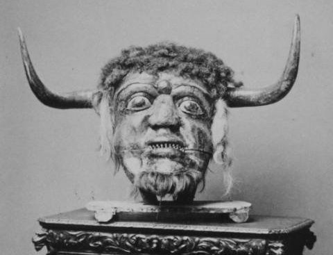 Beautifully crafted "Folklore" from @OffTheMap83 and <a href="/Ninebarrow/">Ninebarrow</a> is touring to Edinburgh Fringe - can you help bring the Dorset Ooser to the North? #FolkloreThursday #folklore #folk kickstarter.com/projects/30849…