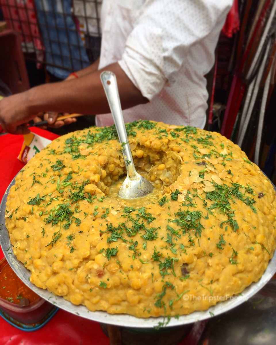 TripsterFoodie's tweet photo. Ragda Puri Nahi Khaya Toh Kya Khaya Barish Mein 🙃😋🌧⛈😘😍
.
Tag Someone With Whom You’d ❤️ To Enjoy!!! .
.
#MumbaiStreetFood Best Enjoyed During Monsoon 😎
.
#TripsterFoodie #RagdaPuri #Mumbai #MumbaiFood #StreetFood https://t.co/Ug445E7EA3