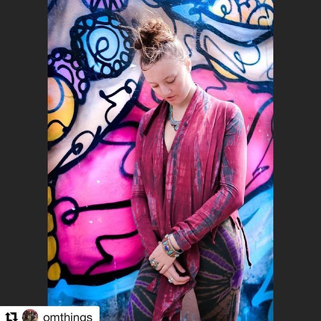 BrightonOpenMkt's tweet photo. The #ditchling rd end of the Market is getting very #fashionable heres a #stunning #outfit from our #omthings #shop ・・・
#looking #fabulous n #funky in #tyedye #jacket and #leggings https://t.co/nMWcxcGnra https://t.co/ZJl7hokuMn