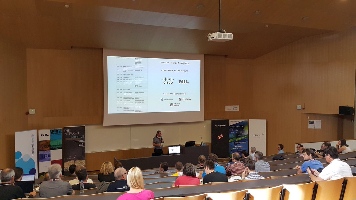 ArnesInfo's tweet photo. Začel se je #sinog. Vabimo vas na Biotehniško fakulteto. @nogslovenia https://t.co/hZDevaGxiA