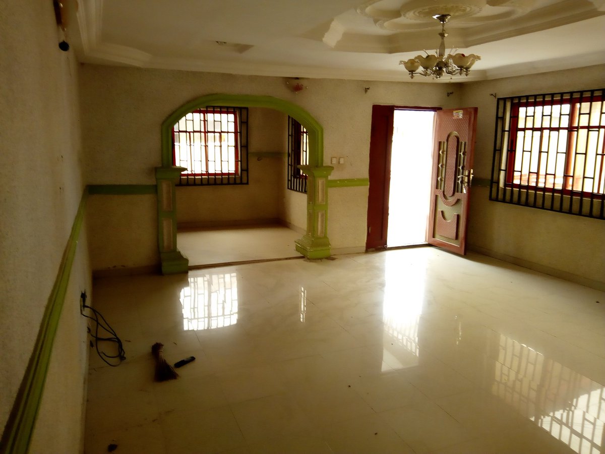 Firevanofficial's tweet photo. This may not be the right platform. I need to sell this property. I need money urgently. A 3bedroom flat and two (2) bedroom flats in a single compound. Fully Equipped. N22million ($61,100). Location: Akure, Ondo State. Negotiable!! Help RT pls. +2347052488260 https://t.co/JHjzHV5UFh