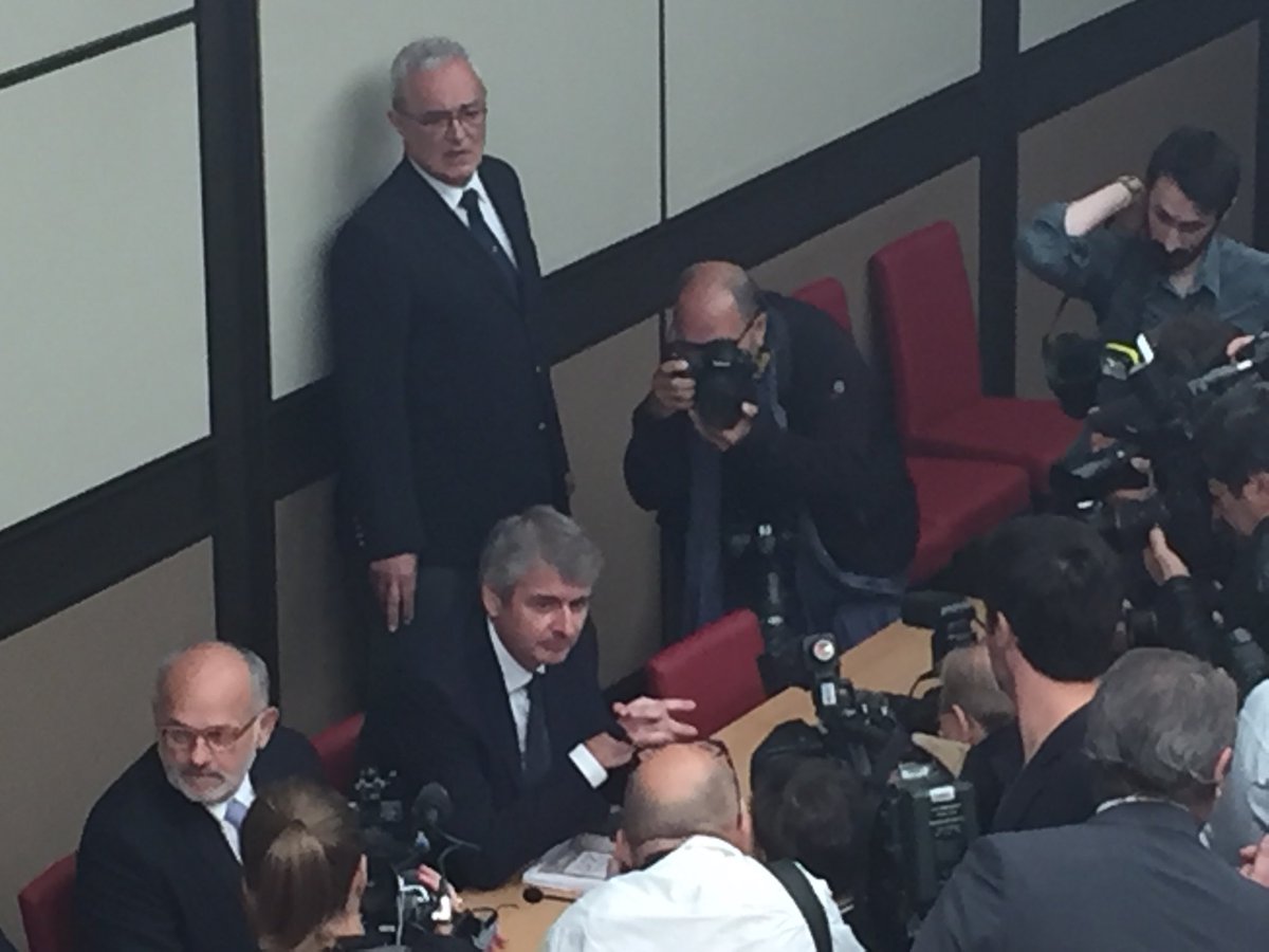 CamHarel's tweet photo. #affaire lactalis L’audition d’enquête commence avec Emmanuel Besnier président ⁦@groupe_lactalis⁩ https://t.co/mrZk3P7Z9g
